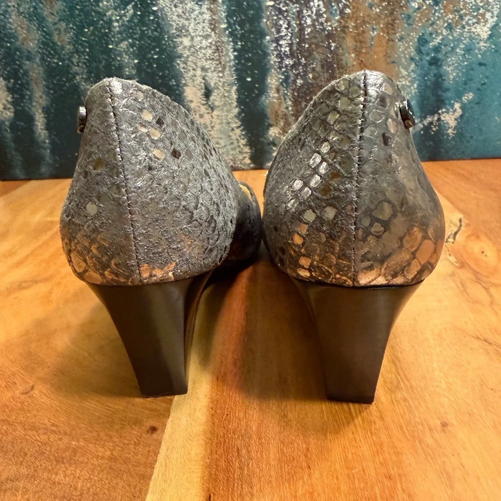 Calvin‎ Klein Metallic Snakeskin Wedges | Vintage Inspired | Size 7.5